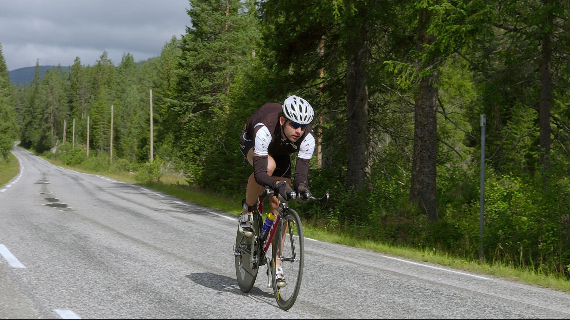 _赛后盛宴：运动员互动与粉丝大合影_，运动员合照