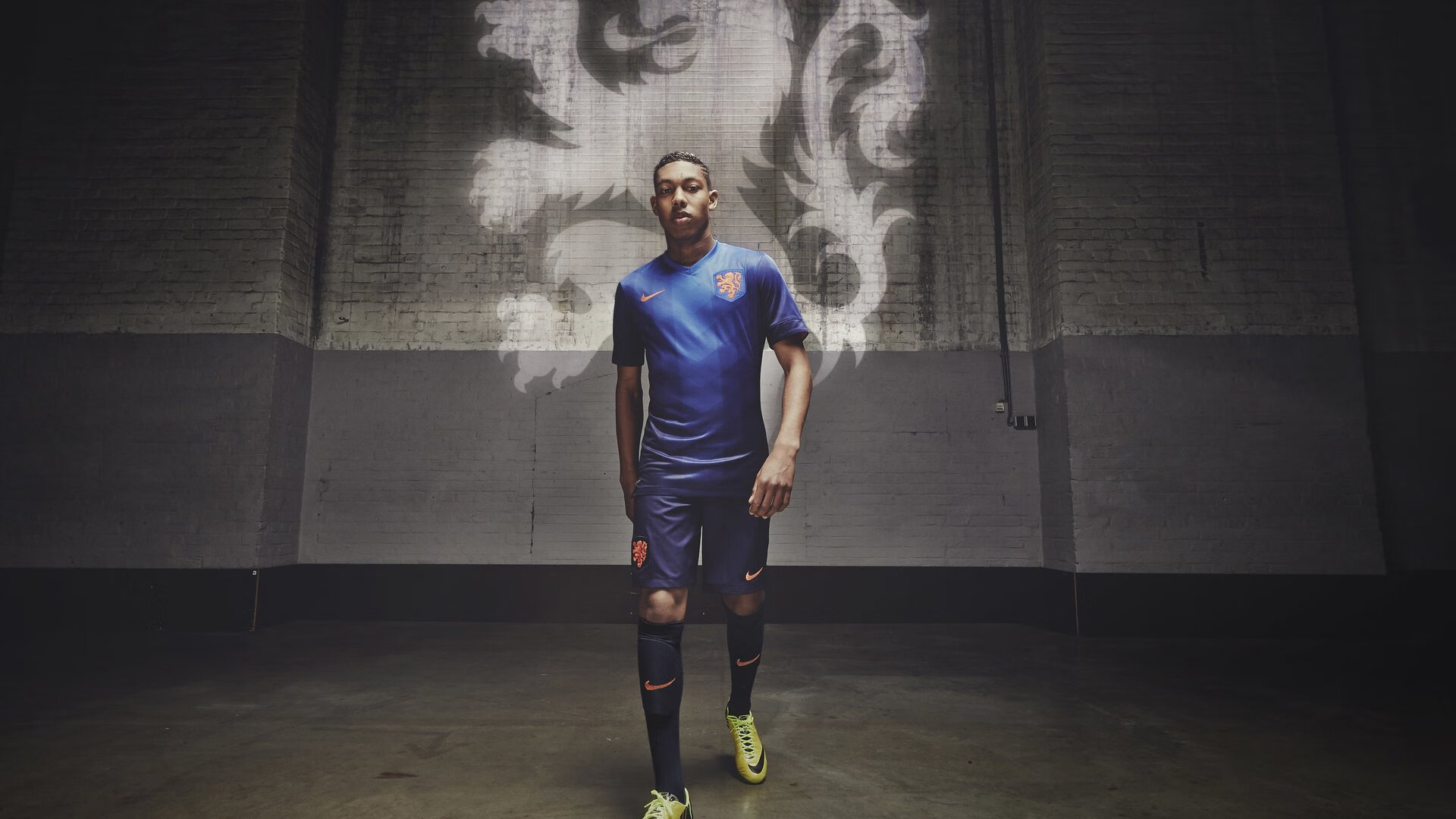 “边远地区足球振兴计划启动，普及基层青训”，偏远地区校园足球