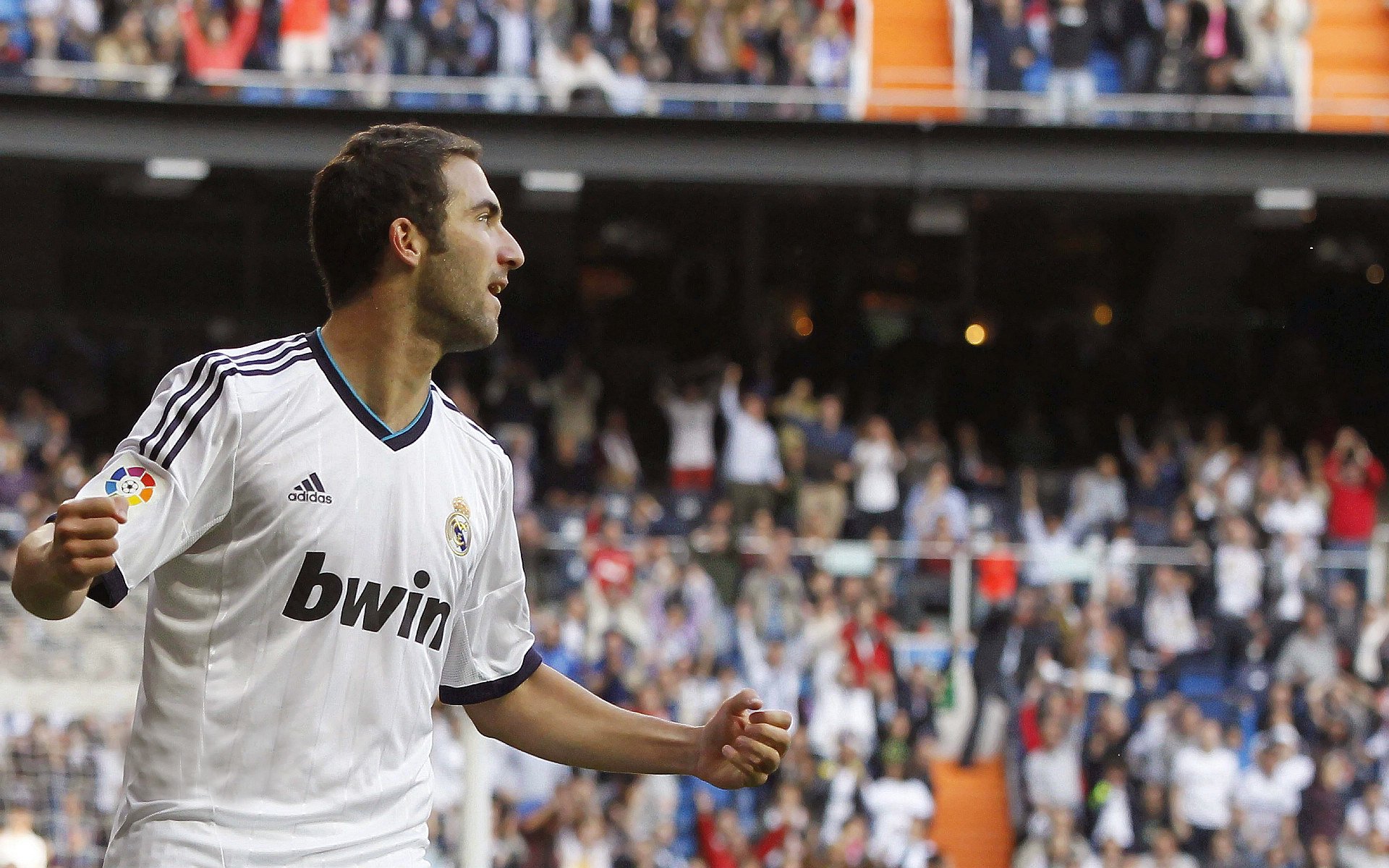 法兰克福球队在比赛中发挥出色,取得胜利,法兰克福队长是谁